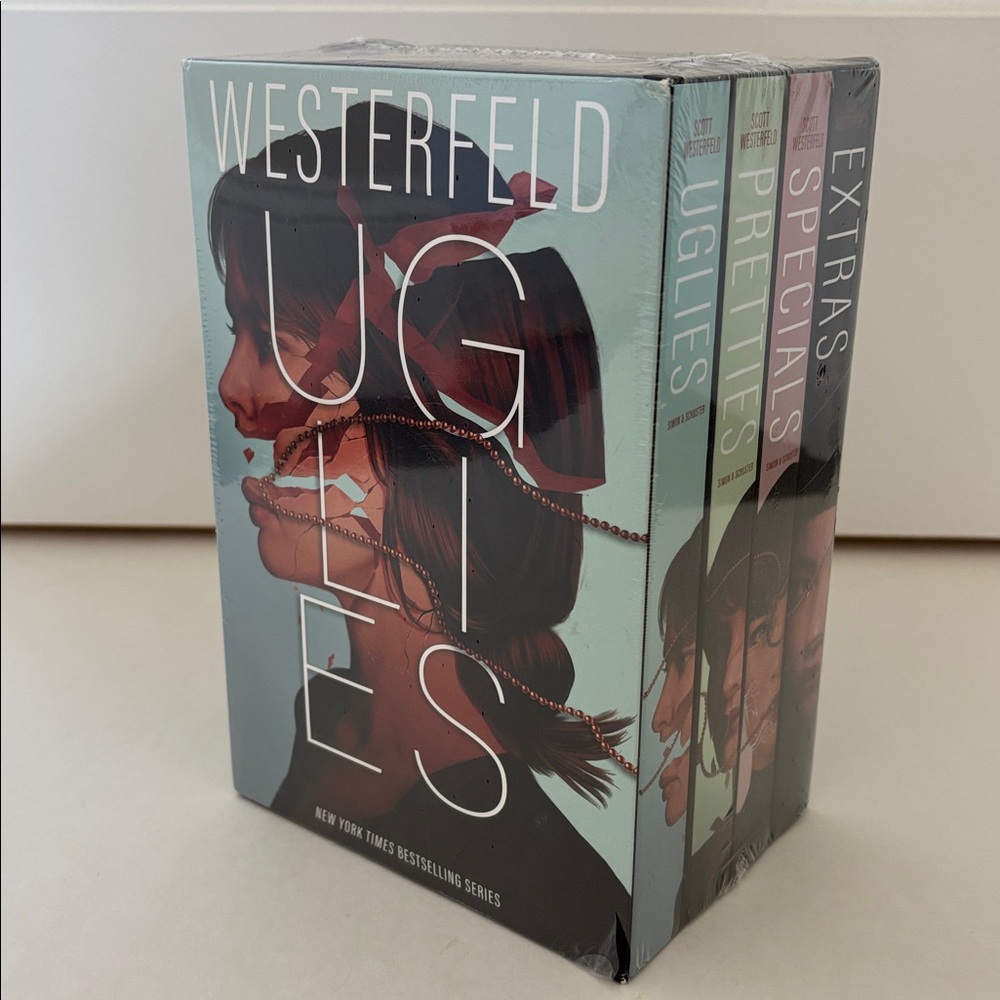 Westerfield Uglies Series Book Boxed Set‎ Uglies Pretties Specials Extras